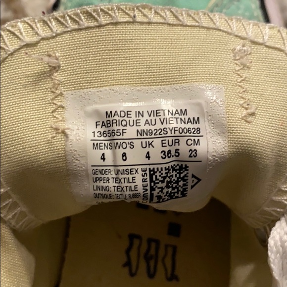 Slightly worn, Great condition Converse sneakers. - Picture 2 of 4